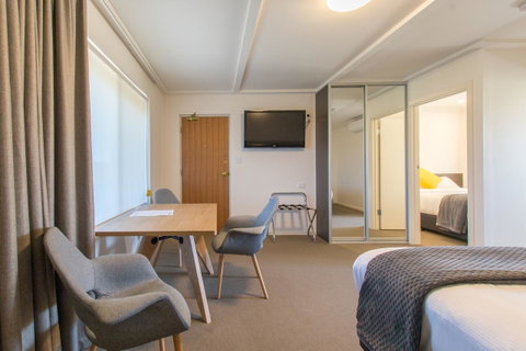 Mick O\'Sheas - Accommodation Melbourne 5