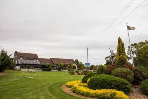 Mick O\'Sheas - Accommodation Melbourne 35