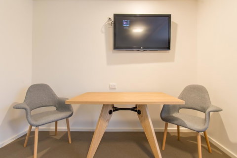 Mick O\'Sheas - Accommodation Melbourne 13