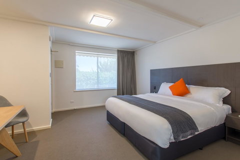 Mick O\'Sheas - Accommodation Melbourne 9