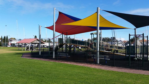 Townhouse On The Marina - Accommodation Melbourne 11