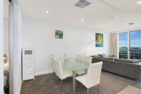Beachside Luxury & Comfort, Ocean Views In Glenelg - Accommodation Melbourne 11
