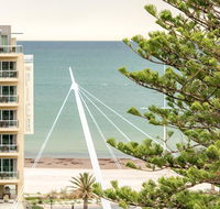 Beachside luxury  comfort ocean views in Glenelg - Accommodation Melbourne