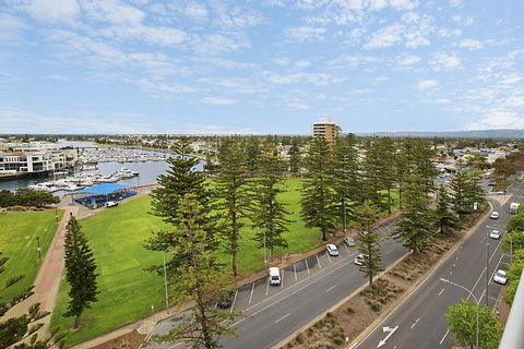 Beachside Luxury & Comfort, Ocean Views In Glenelg - Accommodation Melbourne 24