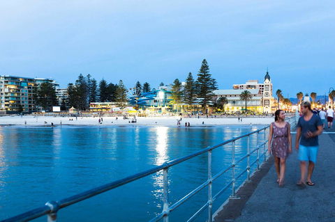 Beachside Luxury & Comfort, Ocean Views In Glenelg - Accommodation Melbourne 33