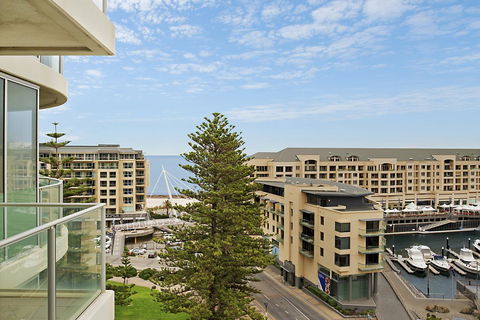 Beachside Luxury & Comfort, Ocean Views In Glenelg - Accommodation Melbourne 25