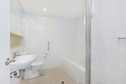 Beachside Luxury & Comfort, Ocean Views In Glenelg - Accommodation Melbourne 19