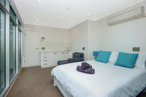 Glenelg Skyline Penthouse - Accommodation Melbourne 12