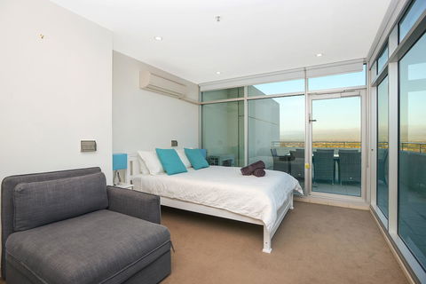 Glenelg Skyline Penthouse - Accommodation Melbourne 36