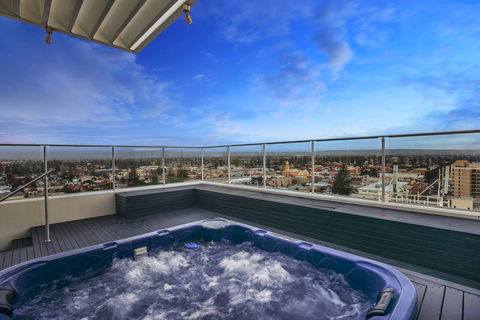 Glenelg Skyline Penthouse - Accommodation Melbourne 0