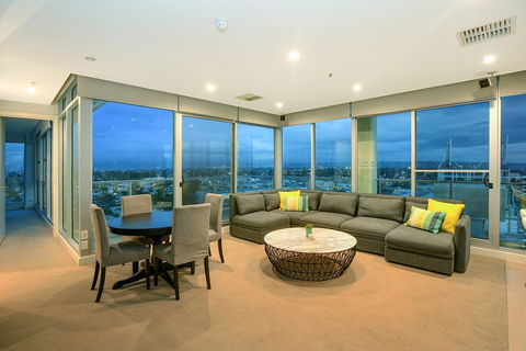 Glenelg Skyline Penthouse - Accommodation Melbourne 4