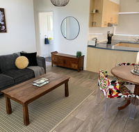 Sunshine Four - Accommodation Melbourne