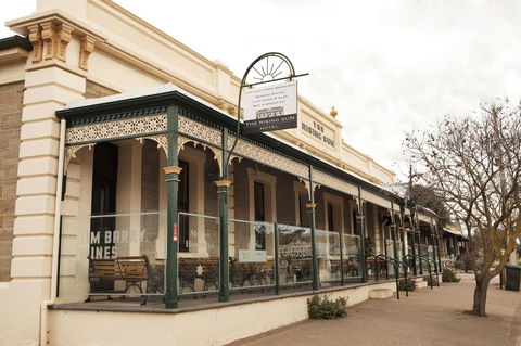 The Rising Sun Hotel - Accommodation Melbourne 10