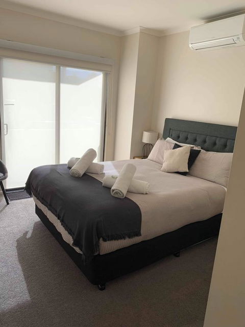 Holdfast Shores Apartments - Accommodation Melbourne 3
