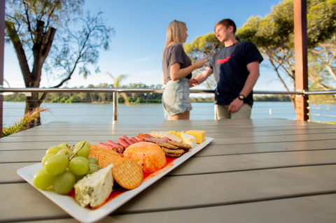 BIG4 Renmark Riverfront Holiday Park - Accommodation Melbourne 6