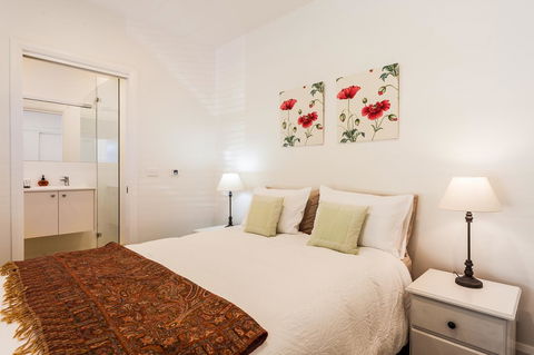 The Folly - Accommodation Melbourne 5