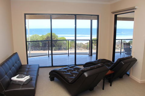 The Lighthouse - Beachfront Accommodation - Accommodation Melbourne 5