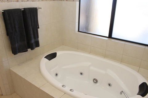 The Lighthouse - Beachfront Accommodation - Accommodation Melbourne 4