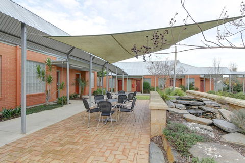 Strath Motel - Accommodation Melbourne 0