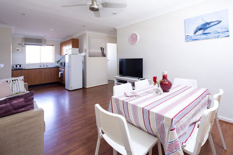 Aurora Holiday Apartment @West Beach - Accommodation Melbourne 0