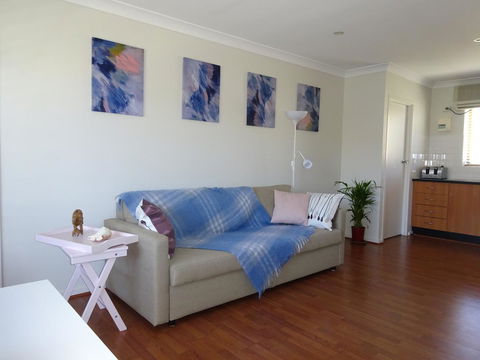 Aurora Holiday Apartment @West Beach - Accommodation Melbourne 2