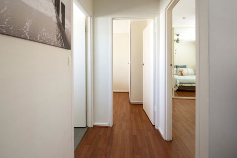Aurora Holiday Apartment @West Beach - Accommodation Melbourne 5