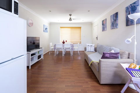 Aurora Holiday Apartment @West Beach - Accommodation Melbourne 3