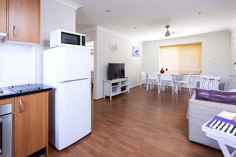 Aurora Holiday Apartment @West Beach - Accommodation Melbourne 1