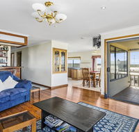 Rocks Retreat House with Sea Views - Accommodation Melbourne