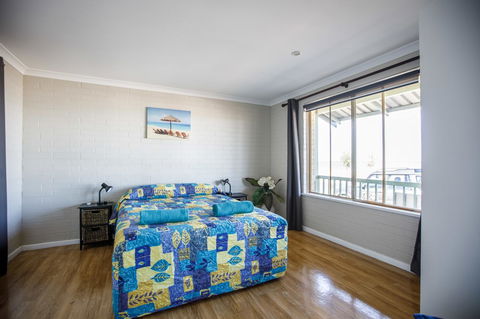 Shark Bay Seafront Apartments - Accommodation Melbourne 31