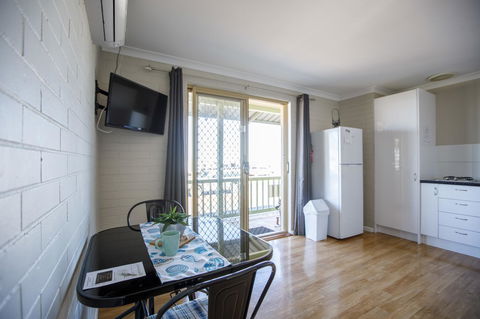 Shark Bay Seafront Apartments - Accommodation Melbourne 23