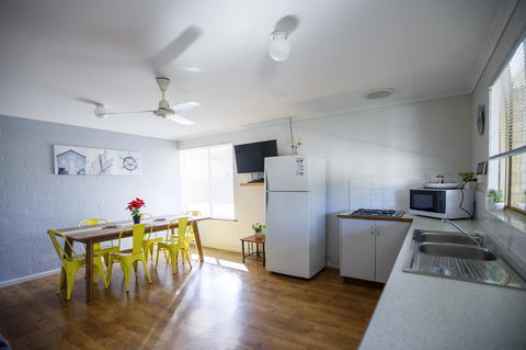 Shark Bay Seafront Apartments - Accommodation Melbourne 1