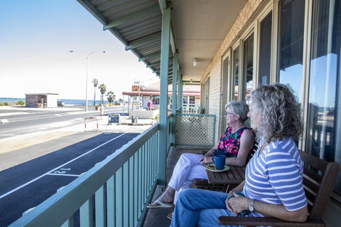 Shark Bay Seafront Apartments - Accommodation Melbourne 19