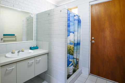 Shark Bay Seafront Apartments - Accommodation Melbourne 10