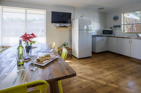 Shark Bay Seafront Apartments - Accommodation Melbourne 37
