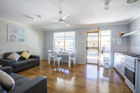 Shark Bay Seafront Apartments - Accommodation Melbourne 12