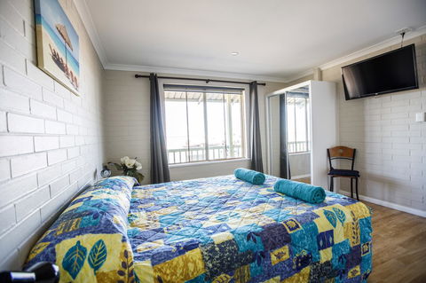 Shark Bay Seafront Apartments - Accommodation Melbourne 4