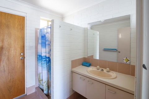 Shark Bay Seafront Apartments - Accommodation Melbourne 13