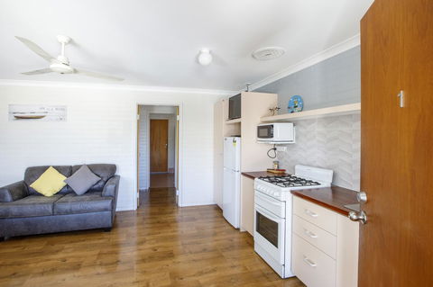 Shark Bay Seafront Apartments - Accommodation Melbourne 11