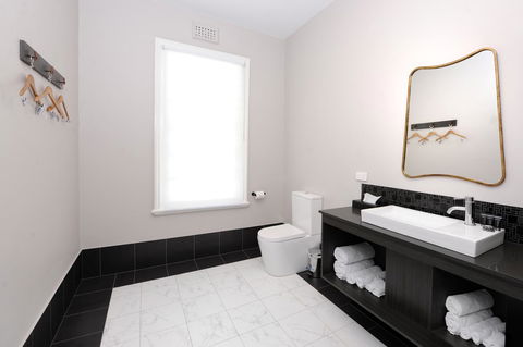 The Stirling Arms Hotel - Accommodation Melbourne 8