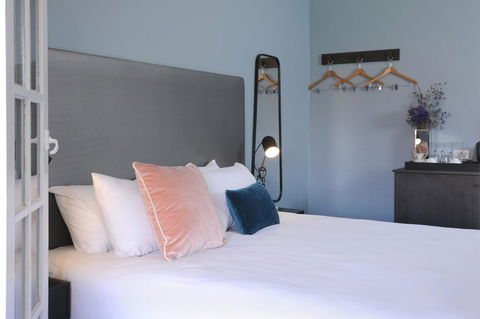 The Stirling Arms Hotel - Accommodation Melbourne 13