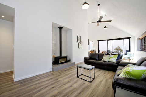 Margaret River Bungalow-1-street - Pet Friendly - Accommodation Melbourne 6