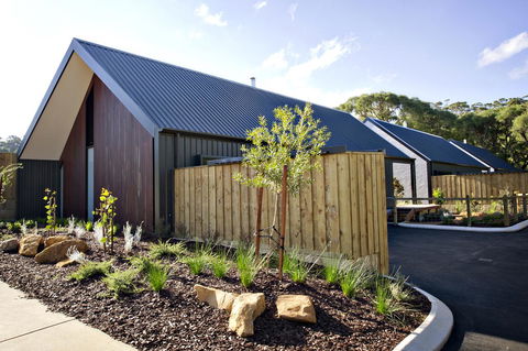 Margaret River Bungalow-1-street - Pet Friendly - Accommodation Melbourne 2