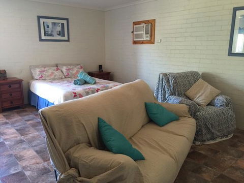 Surf Shack - Melbourne 4u 4
