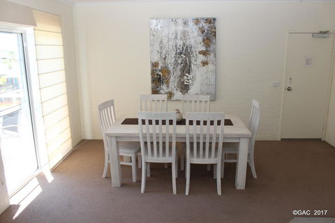 Mollymook Cove Apartments - Accommodation Melbourne 13