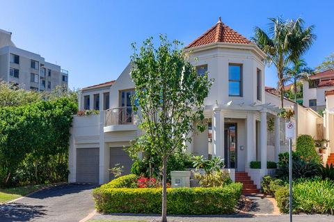 Kensington Self-Contained Modern House (89BROM) - Accommodation Melbourne 0