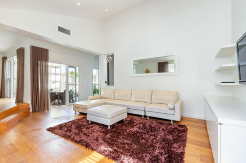 Kensington Self-Contained Modern House (89BROM) - Accommodation Melbourne 16