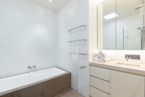 Kensington Self-Contained Modern House (89BROM) - Accommodation Melbourne 7