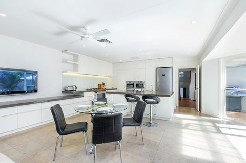 Kensington Self-Contained Modern House (89BROM) - Accommodation Melbourne 5
