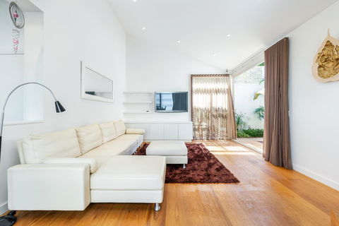 Kensington Self-Contained Modern House (89BROM) - Accommodation Melbourne 15